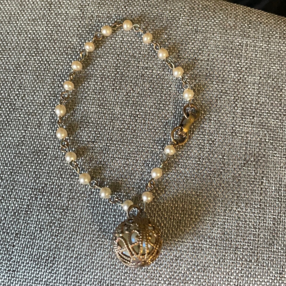 Vintage faux pearl and gold plated bracelet